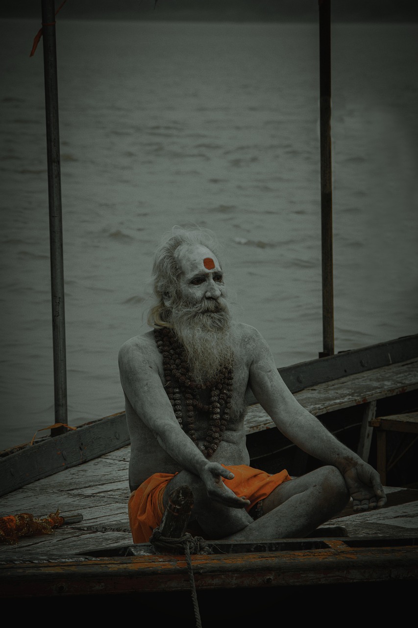 नागा साधु कौन होते हैं? क्या खाते हैं? कहां रहते हैं? क्यों नहीं लगती है ठंड, जानें सबकुछ नागा साधु कौन होते हैं? क्या खाते हैं? कहां रहते हैं? क्यों नहीं लगती है ठंड, जानें सबकुछ
