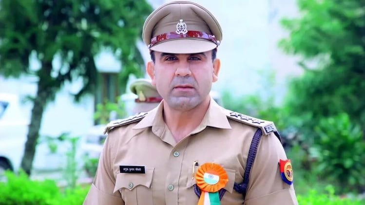 क्या है ऑफिसर अनुज चौधरी का तबादला ? और क्या कह रही है जनता?