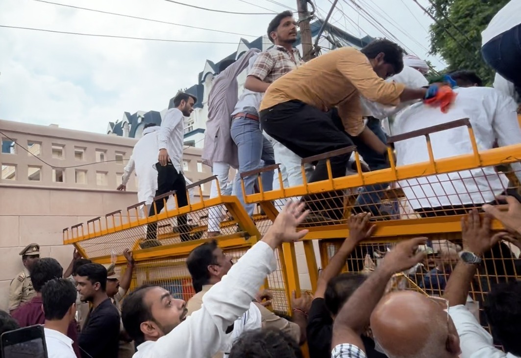 5000 स्कूलों के विलय पर भड़के छात्र नेता, लखनऊ में एनएसयूआई का बड़ा प्रदर्शन