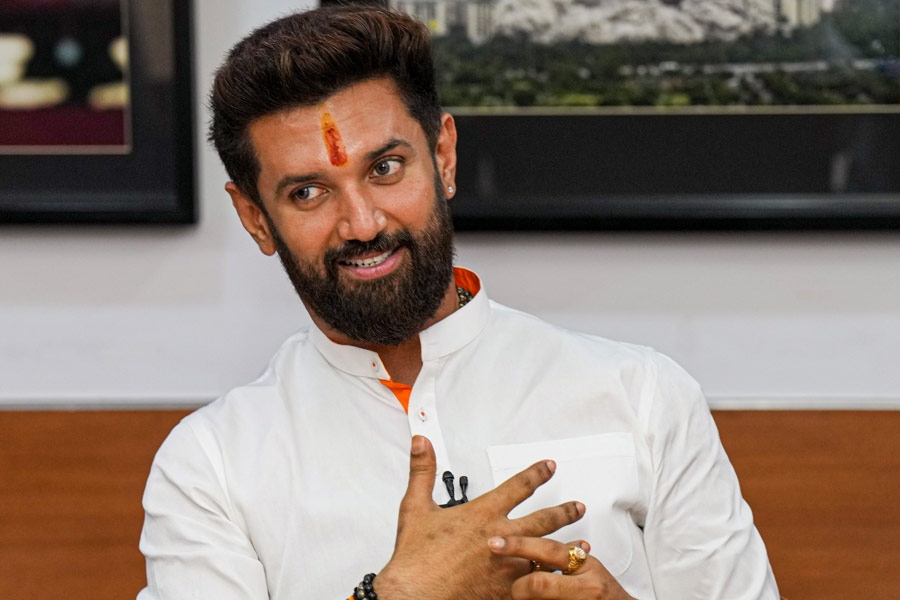 बिहार की सियासत में चिराग पासवान का बड़ा बयान: एनडीए सरकार, पुलिस प्रशासन, और विपक्ष पर हमला बिहार की सियासत में चिराग पासवान का बड़ा बयान: एनडीए सरकार, पुलिस प्रशासन, और विपक्ष पर हमला